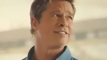 F1 The Movie Camiseta bordada azul usada por Sonny Hayes (Brad Pitt) como se ve en F1