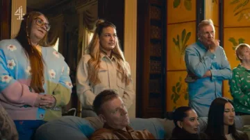 Romwe Embroidered Frog Cardigan worn by Hannah as seen in The Inheritance (S01E01)