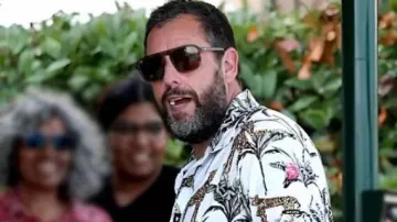 El 82º Festival Internacional de Cine de Venecia Camiseta usada por Adam Sandler en el Festival de Cine de Venecia | Arranca el 82º Festival Internacional de Cine de Venecia en Italia
