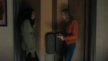 Blazer L'Agence Brooke usado por Ingrid Bannerman (Allegra Rose Edwards) como se ve en Upload (S04E01)