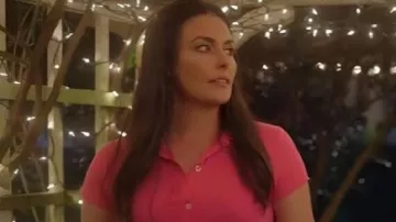 Camisa rosa Double Scoop usada por Nora (Taylor Cole) como se ve en Double Scoop