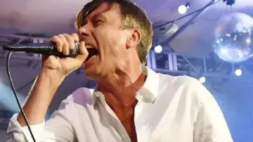 La camisa blanca del Royal Festival usada por Brett Anderson en el Royal Festival Hall de Londres