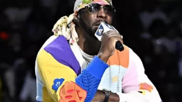 Cárdigan multicolor Rapper Young Dro Performance 2025