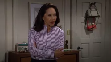 Lauren Ralph Lauren Chemise en drap rayé de coupe classique portée par Li Finnegan (Naomi Matsuda) comme on le voit dans The Bold and the Beautiful le 27 août 2025