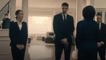 Theory Demitria Pants worn by Jane Driscoll (Nicole Brydon Bloom) as seen in Paradise (S01E03)
