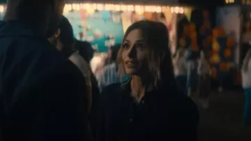Camisa de Rails Ellis usada por la Dra. Gabriela Torabi (Sarah Shahi) como se ve en Paradise (S01E04)