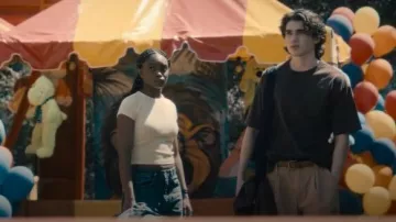 Urban Outfitters Ribbed Baby Tee worn by Presley Collins (Aliyah Mastin) as seen in Paradise (S01E04)