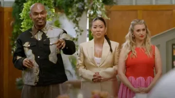 Veste en jean à imprimé graphique Mc Quuen portée par Paul C Brunson comme on le voit dans Celebs Go Dating (S014E10)