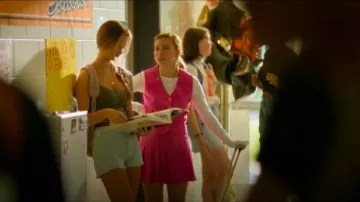Nasty Gal Cropped Tailored Single Breasted Vest worn by Amanda (Kelley Pereira) as seen in The Runarounds (S01E01)