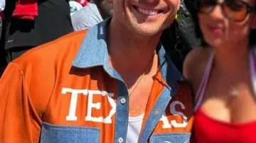 Camiseta Glen Powell Kristin Juszczyk Texas Longhorns