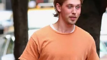 Caught Stealing 2025 Austin Butler Orange Shirt