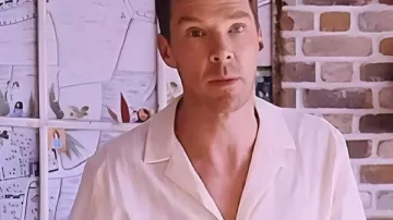 The Roses Benedict Cumberbatch Camisa de rayas blancas usada por Theo (Benedict Cumberbatch) en The Roses
