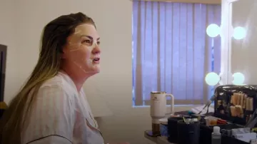 Conjunto de pijama corto de dos piezas de satén de Victorias Secret usado por Brittany Cartwright como se ve en The Valley (S02E16)