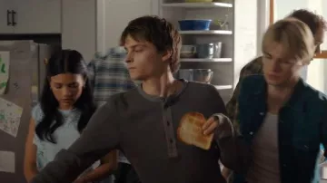 Chemise Henley en coton Acne Studios portée par Nathan Walter (Corey Fogelmanis) comme on le voit dans Ma vie avec les Walter Boys (S02E01)
