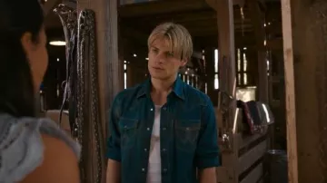 Wrangler Solid Long Sleeve Snap Western Shirt porté par Cole Walter (Noah LaLonde) comme on le voit dans Ma vie avec les Walter Boys (S02E01)