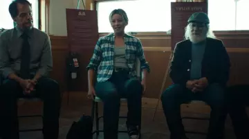 Zapatilla de deporte de caña alta Converse Chuck Taylor All Star usada por Nicky Macintosh (Elizabeth Banks) como se ve en The Better Sister (S01E04)