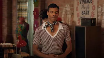 Polo de punto texturizado de Zara usado por Skylar Summerhill (Jaylan Evans) como se ve en Mi vida con los Walter Boys (S02E03)