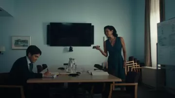 M.M. Lafleur El ángel Vestido elegante usado por Michelle Sanders (Gloria Reuben) como se ve en La mejor hermana (S01E05)