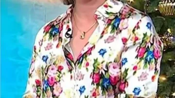 Camisa abotonada con estampado floral usada por Jill Martin en The Today Show 2025