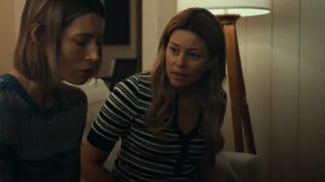 Top de A.L.C. Fisher usado por Nicky Macintosh (Elizabeth Banks) como se ve en The Better Sister (S01E06)
