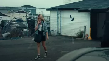 Camisa de franela Harriet de Levi's usada por Nicky Macintosh (Elizabeth Banks) como se ve en The Better Sister (S01E07)