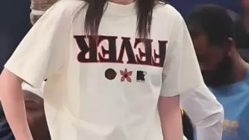 Indiana Fever Stranger Things Fever T-shirt blanc porté par Caitlin Clark