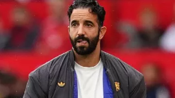 Esta chaqueta Terrace Icons usada por Ruben Amorim en Fulham vs Manchester United 1-1 Ruben Amorim 2025