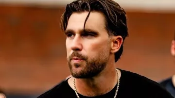 Travis Kelce Tight End University Black T-Shirt