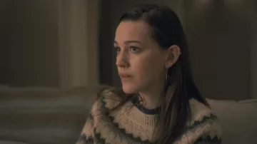 Suéter a rayas usado por Nell Crain (Victoria Pedretti) como se ve en los atuendos de la serie de televisión The Haunting of Hill House (S01E02)