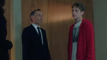 T-shirt imprimé Old Navy porté par Luke Ellis (Joe Freeman) tel qu’on le voit dans L’Institut (S01E01)