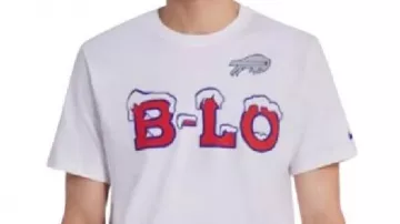 Camiseta blanca B-LO de los Buffalo Bills usada por Dabney Coleman como se ve en Buffalo Bill