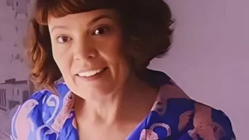 The Roses Blue Printed Shirt worn by Ivy (Olivia Colman) as seen in The Roses