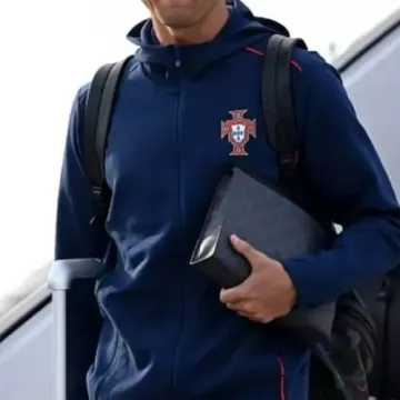 Veste de survêtement bleue portée par Cristiano Ronaldo au Portugal 2025