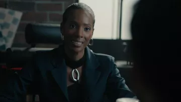 Top Simkhai Rubie usado por Aleesha (Zainab Johnson) como se ve en Upload (S04E03)
