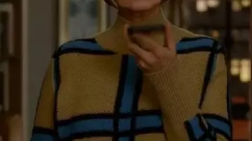 Check Sweater worn by Carrie Bradshaw (Sarah Jessica Parker) in TV Series And Just Like That S03