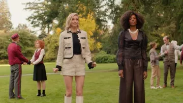Pantalones cortos de tweed moteado Maje usados por Ingrid Bannerman (Allegra Rose Edwards) como se ve en Upload (S04E04)
