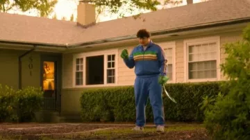 Sweat-shirt de survêtement Lacoste Full Zip Colorblock porté par Pete Antuna (Maximo Salas) comme on le voit dans The Runarounds (S01E04)