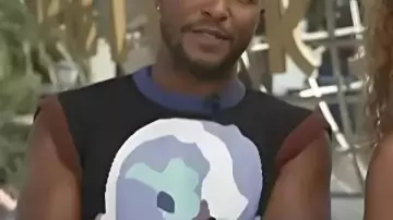 Access Hollywood 2025 Scott Evans Gilet facial abstrait