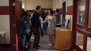 Vans Lowland Low Top Sneakers portées par Erin (Alisha Newton) comme on le voit dans Ma vie avec les Walter Boys (S02E08)