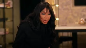 Sudadera con capucha clásica de Skims usada por Tamar Braxton como se ve en Caught in the Act: Double Life (S01E09)