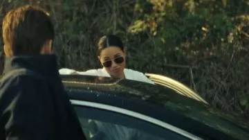 Lunettes de soleil aviateur Ray Ban portées par Michelle Calderone (Jurnee Smollett-Bell) comme on le voit dans Smoke (S01E01)