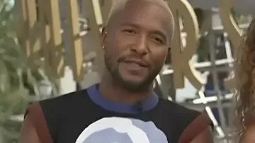 Access Hollywood Scott Evans Abstract Face Vest vu à Access Hollywood