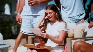 Pantalones cortos plegables texturizados transparentes de centeno edikted usados por Jessica Edwards como se ve en Bachelor in Paradise (S10E09)