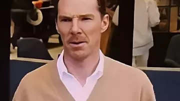 The Roses 2025 Benedict Cumberbatch Beige Cardigan worn by Theo (Benedict Cumberbatch) as seen in The Roses