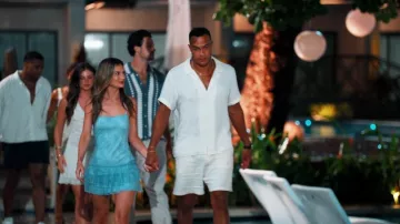 Más por venir Mini vestido halter de Elsie en azul polvoriento usado por Katherine Izzo como se ve en Bachelor in Paradise (T10E10)