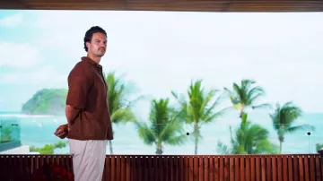 Camisa de manga corta con botones de textura oversize de Open Edit usada por Spencer Conley como se ve en Bachelor in Paradise (S10E10)