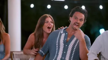 Suéter de botones de ganchillo Truth usado por Spencer Conley como se ve en Bachelor in Paradise (S10E10)