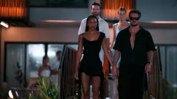 Vestido midi NBD Dua en negro usado por Bailey Brown como se ve en Bachelor in Paradise (T10E10)