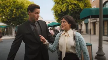 Cárdigan a rayas Missoni usado por Quinn Hackett (Chase Sui Wonders) como se ve en The Studio (S01E05)