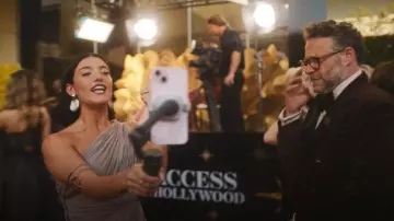 Vestido midi drapeado gris Lido de Rick Owens usado por Charli D'Amelio como se ve en The Studio (S01E08)